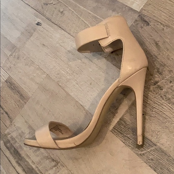 Steve Madden Nude Strappy Heels, size 7 - Picture 3 of 6